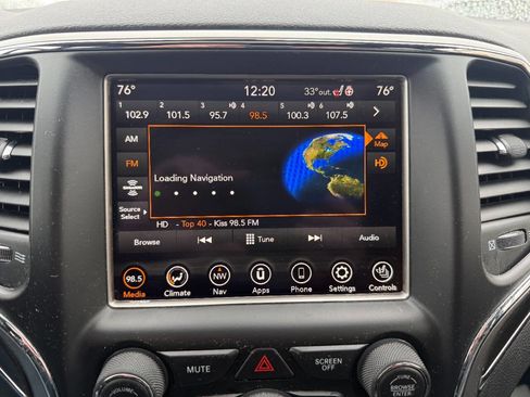 Used 2018 Jeep Grand Cherokee Limited image 18