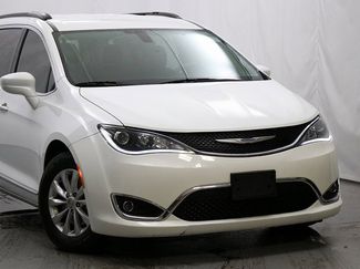 Used 2017 Chrysler Pacifica Touring-L video 2