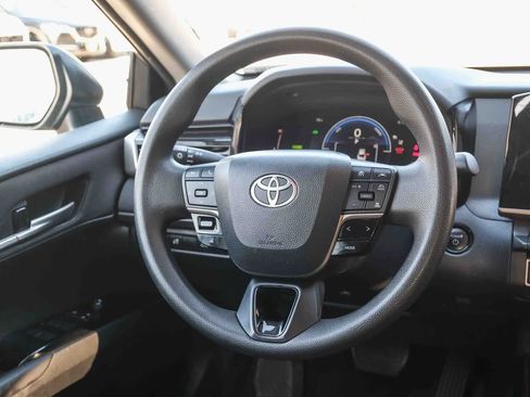 Used 2025 Toyota Camry LE FWD image 17