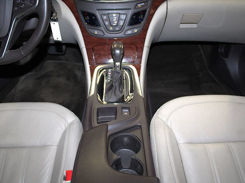 Used 2016 Buick Regal FWD image 21