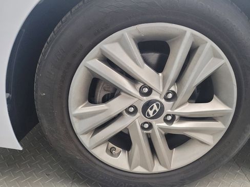 Used 2019 Hyundai Elantra SEL FWD image 31