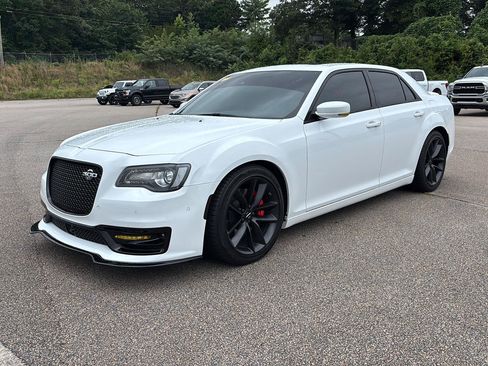Used 2023 Chrysler 300 C RWD image 1