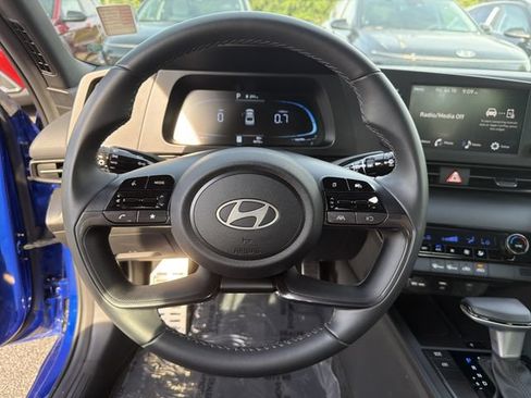 Certified 2025 Hyundai Elantra Sport FWD image 23