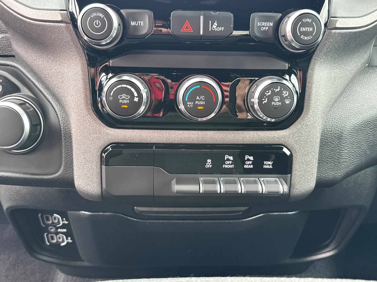 Used 2025 RAM 1500 Tradesman w/ Night Edition AWD/4WD image 12