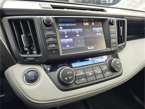 Used 2016 Toyota RAV4 XLE w/ Convenience Package FWD image 14