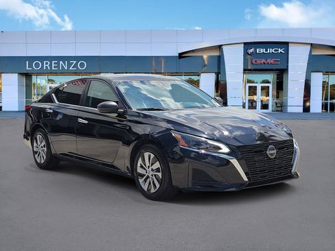 Used 2024 Nissan Altima 2.5 S FWD image 3
