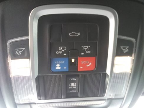 Used 2024 RAM 1500 Laramie image 21