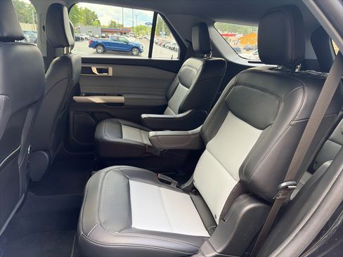 Used 2023 Ford Explorer XLT w/ Equipment Group 202A AWD/4WD image 11