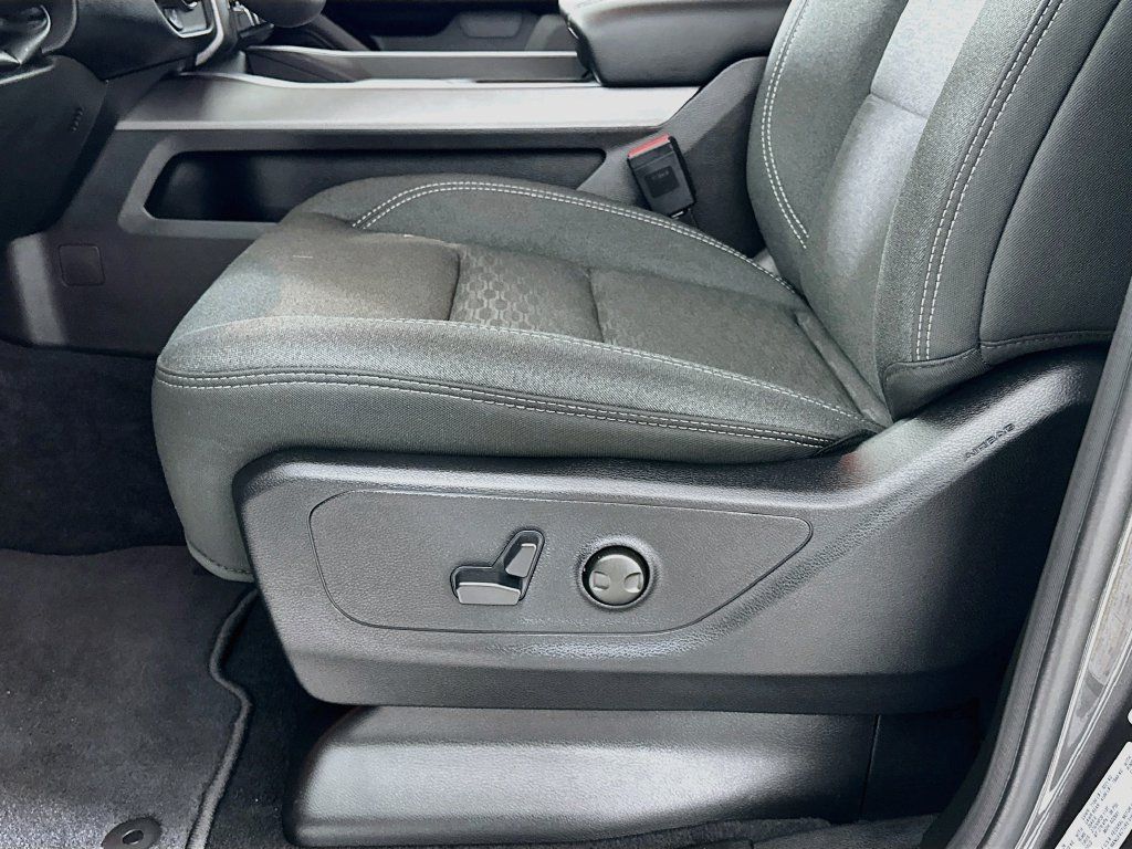 Used 2026 RAM 1500 Big Horn w/ Night Edition AWD/4WD image 18