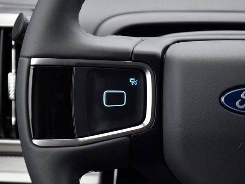 New 2026 Ford Expedition Active image 9