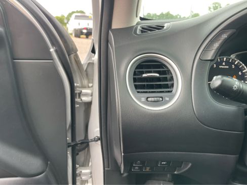 Used 2019 INFINITI QX60 Luxe w/ Essential Package FWD image 14