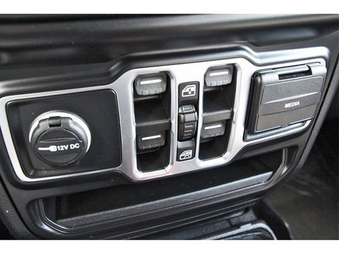 Used 2022 Jeep Gladiator Overland image 24