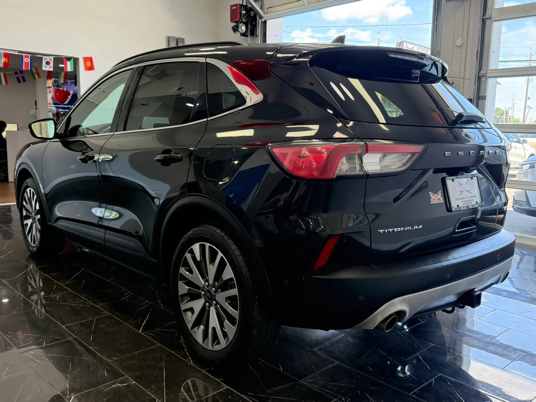 Used 2020 Ford Escape Titanium AWD/4WD image 4