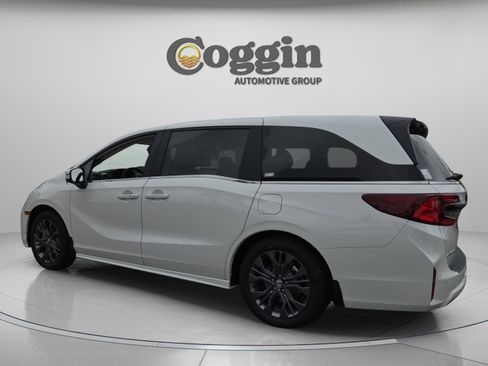 New 2026 Honda Odyssey Touring image 3