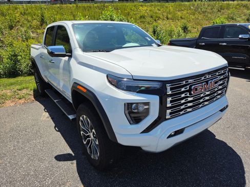 Used 2024 GMC Canyon Denali AWD/4WD image 3