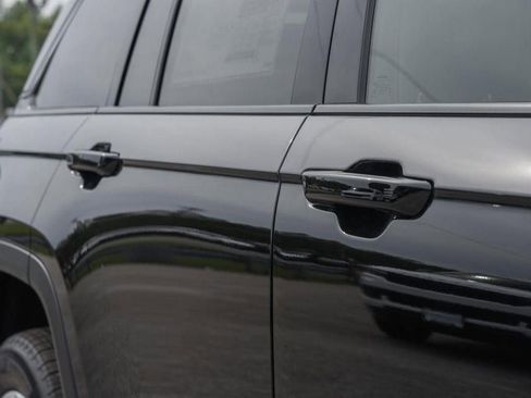 New 2025 Jeep Grand Cherokee Laredo X w/ Luxury Tech Group I image 15