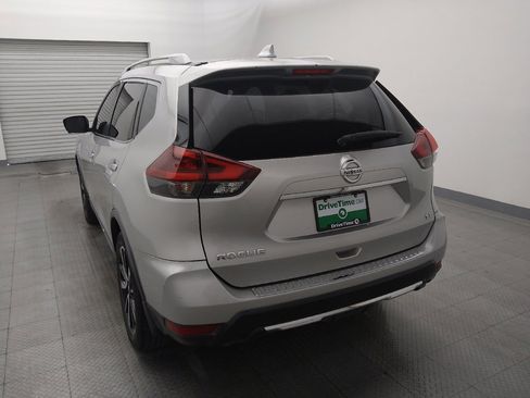 Used 2018 Nissan Rogue SL w/ Premium Package image 6