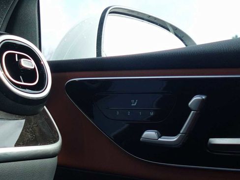 Used 2026 Mercedes-Benz GLC 300 4MATIC image 37