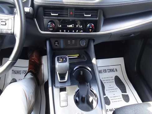 Used 2025 Nissan Rogue SV AWD/4WD image 25