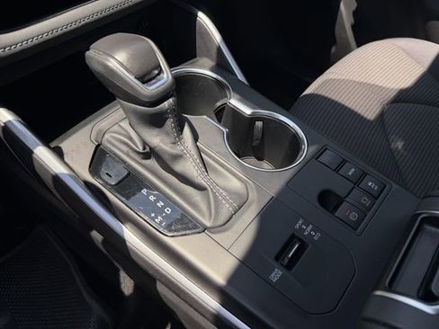 Certified 2025 Toyota Highlander LE FWD image 17