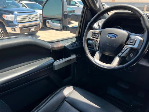 Used 2022 Ford F250 Lariat w/ Lariat Value Package AWD/4WD image 11