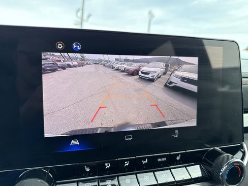 Used 2025 Chevrolet Colorado Z71 image 23