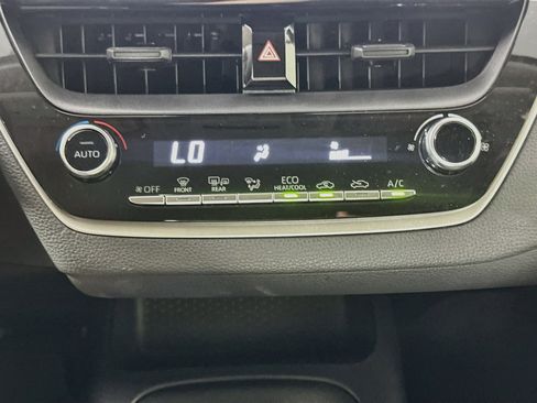 Used 2020 Toyota Corolla LE FWD image 22