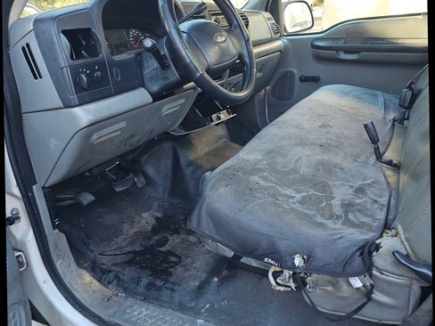 Used 2005 Ford F250 XL RWD image 17