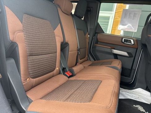 Used 2021 Ford Bronco Outer Banks image 11