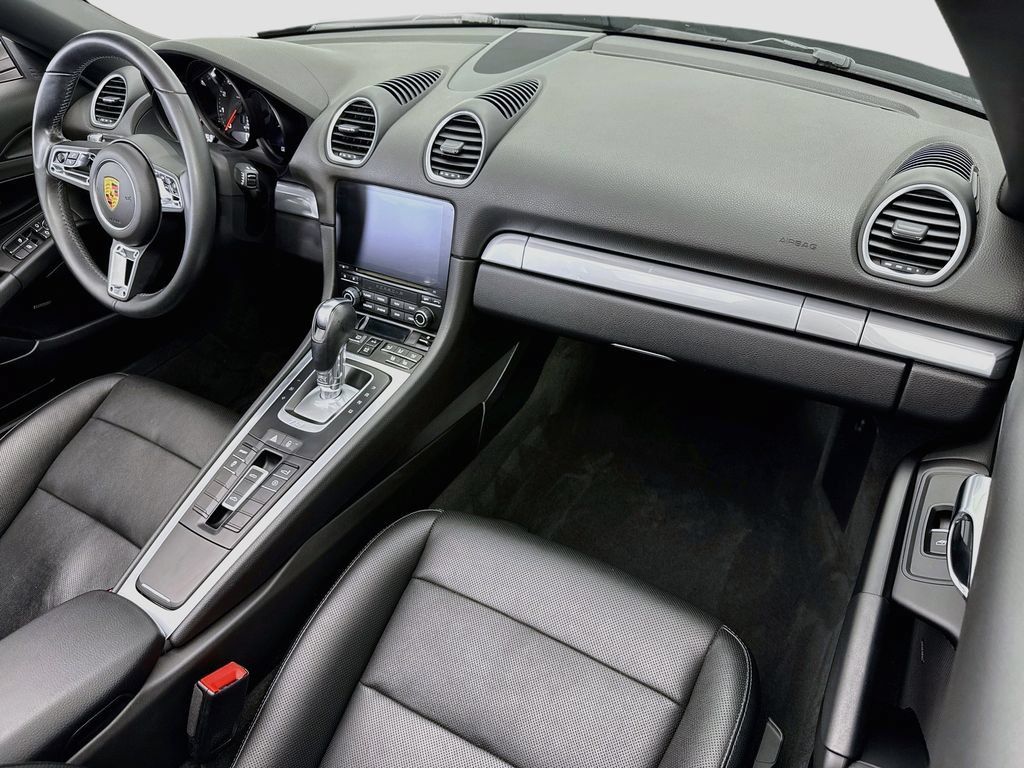 Used 2018 Porsche 718 Boxster RWD image 15