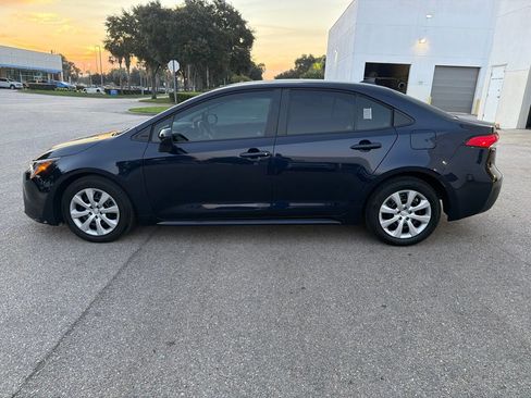 Used 2023 Toyota Corolla LE FWD image 2