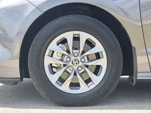 Used 2024 Toyota Sienna XLE FWD image 22