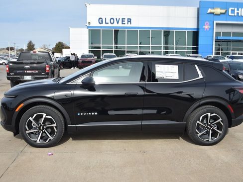 New 2026 Chevrolet Equinox EV LT image 8