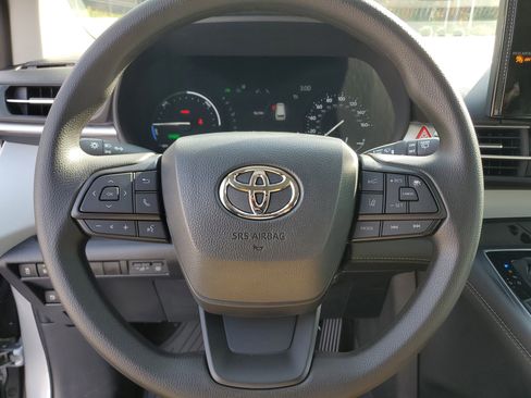 New 2025 Toyota Sienna LE image 20