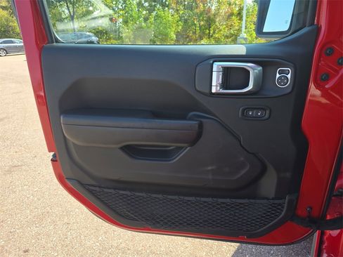 Used 2019 Jeep Wrangler Unlimited Rubicon w/ Cold Weather Group image 27