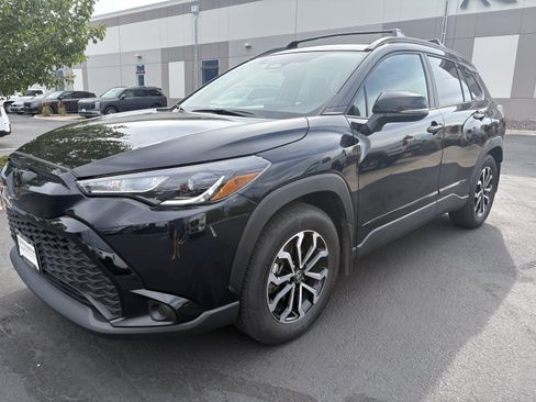 Used 2025 Toyota Corolla Cross AWD Hybrid w/ Moonroof Package image 3