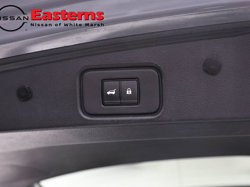 Used 2024 Nissan Pathfinder Platinum w/ Black Appearance Package AWD/4WD image 24