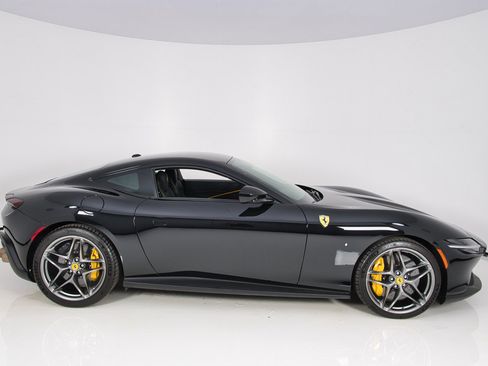 Certified 2021 Ferrari Roma RWD image 3