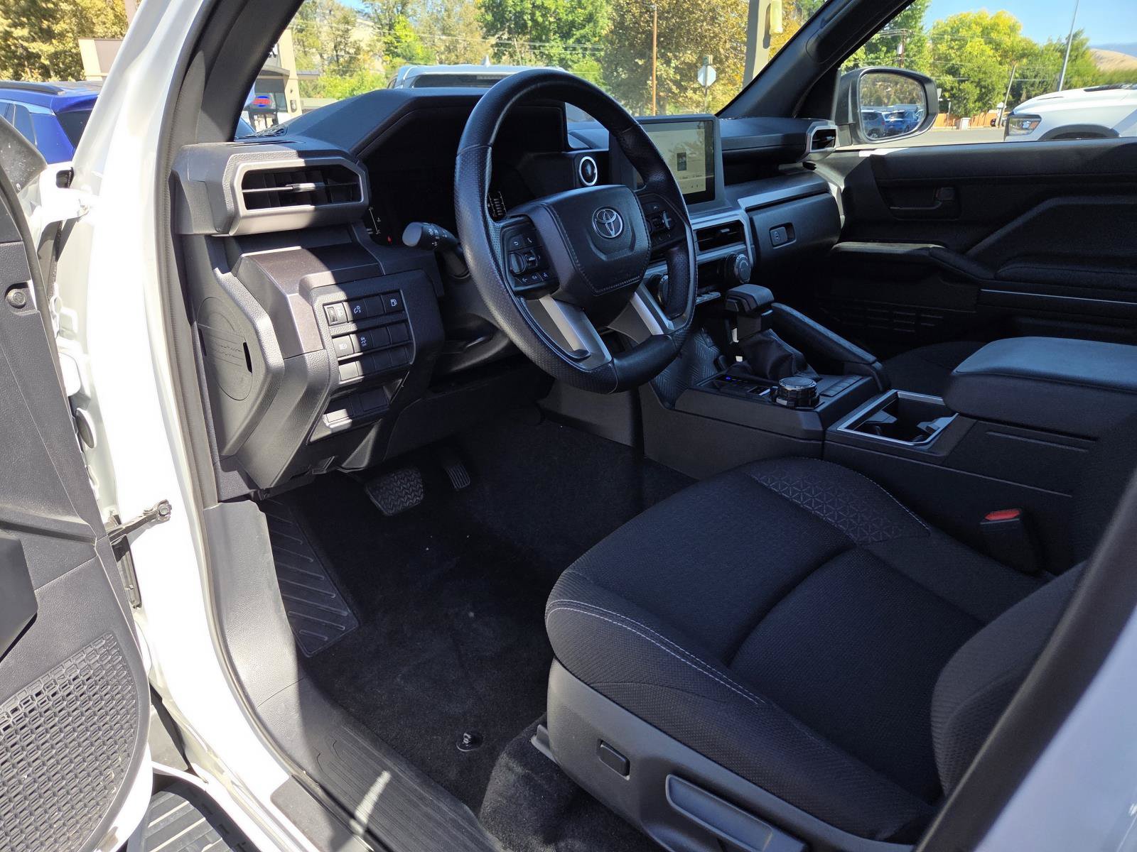 Used 2025 Toyota 4Runner SR5 AWD/4WD image 11