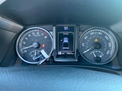 Certified 2022 Toyota Tacoma TRD Off-Road image 10