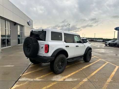 New 2026 Ford Bronco Badlands w/ Sasquatch Package AWD/4WD image 7