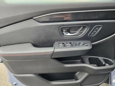 Used 2025 Honda Pilot Black Edition image 18