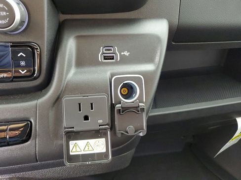 Used 2024 RAM ProMaster 2500 w/ Quick Order Package 22G SLT image 18