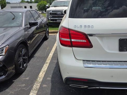 Used 2017 Mercedes-Benz GLS 550 4MATIC image 9