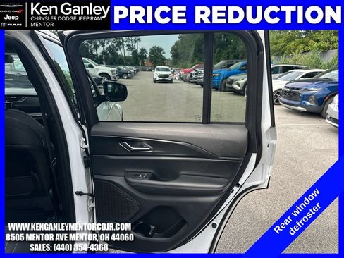 Certified 2025 Jeep Grand Cherokee Laredo AWD/4WD image 24