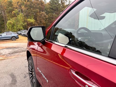 New 2026 Chevrolet Suburban High Country image 11