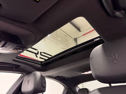 Used 2018 Maserati Ghibli image 12