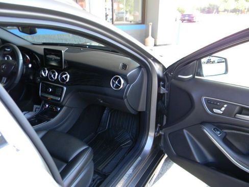 Used 2019 Mercedes-Benz GLA 250 4MATIC image 22