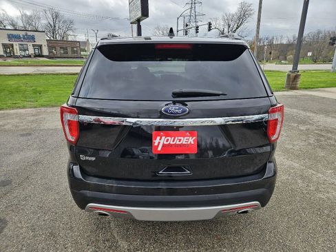 Used 2017 Ford Explorer XLT w/ Equipment Group 202A image 7