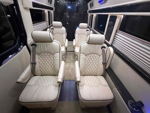 Used 2017 Mercedes-Benz Sprinter 3500 image 4